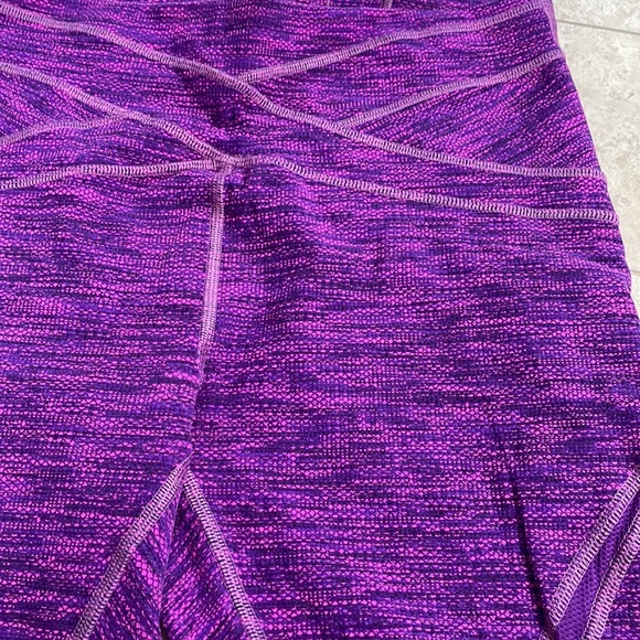 Lululemon crops in pink/purple size 8. - Picture 2 of 3